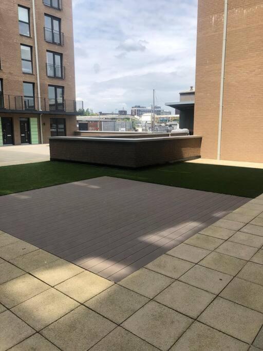 3 Bedroom Apartment Free Parking Manchester Exterior foto